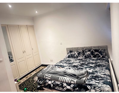 Clean tidy and Spacious double room Main Photo