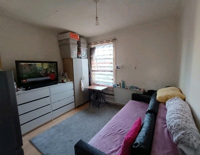 Bid Double Room in a good location Main Photo