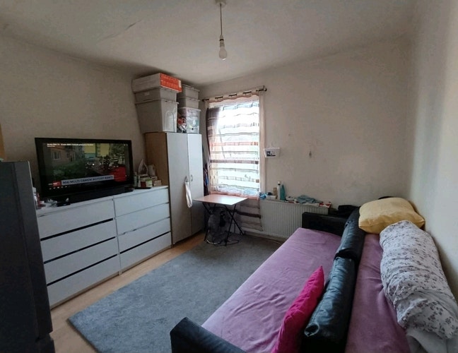 Bid Double Room in a good location Main Photo