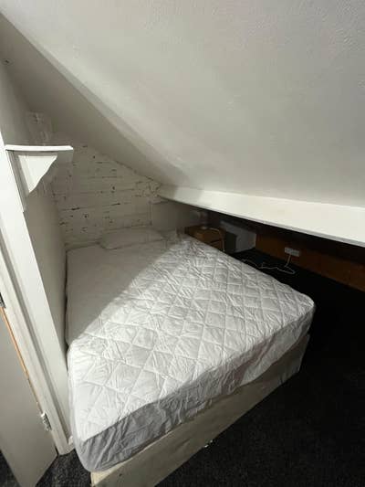 Loft Double Ensuite Quiet Area 8 mins to Jubilee  Main Photo