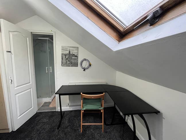 Loft Double Ensuite Quiet Area 8 mins to Jubilee  Main Photo