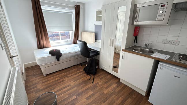 Studio available now for summer (Ladies only) Main Photo