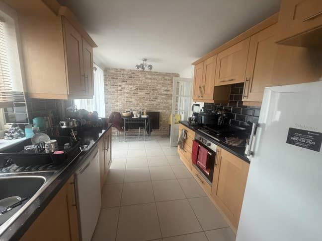 Large Double  room close to Harlow town Main Photo