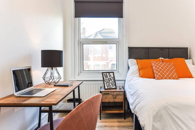  Lovely Double Room - SO14 Main Photo