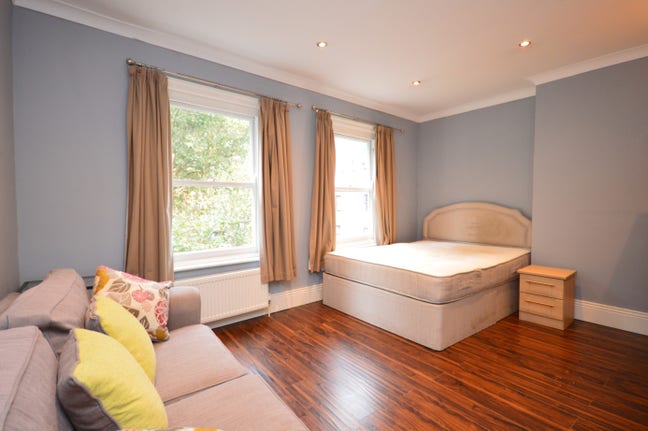 3 Bedroom Apartment - Whitechapel Main Photo