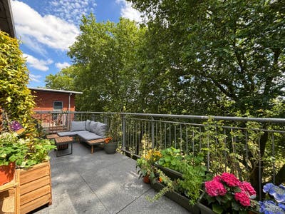 Topfloor 2 bedroom flat in Hackney with terrace Main Photo