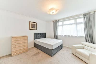 4 Bed Flat on Scrutton Close, Clapham South, SW12 Main Photo