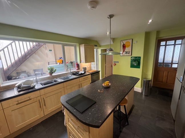 Double room in central Brixham - Official reg HMO Main Photo