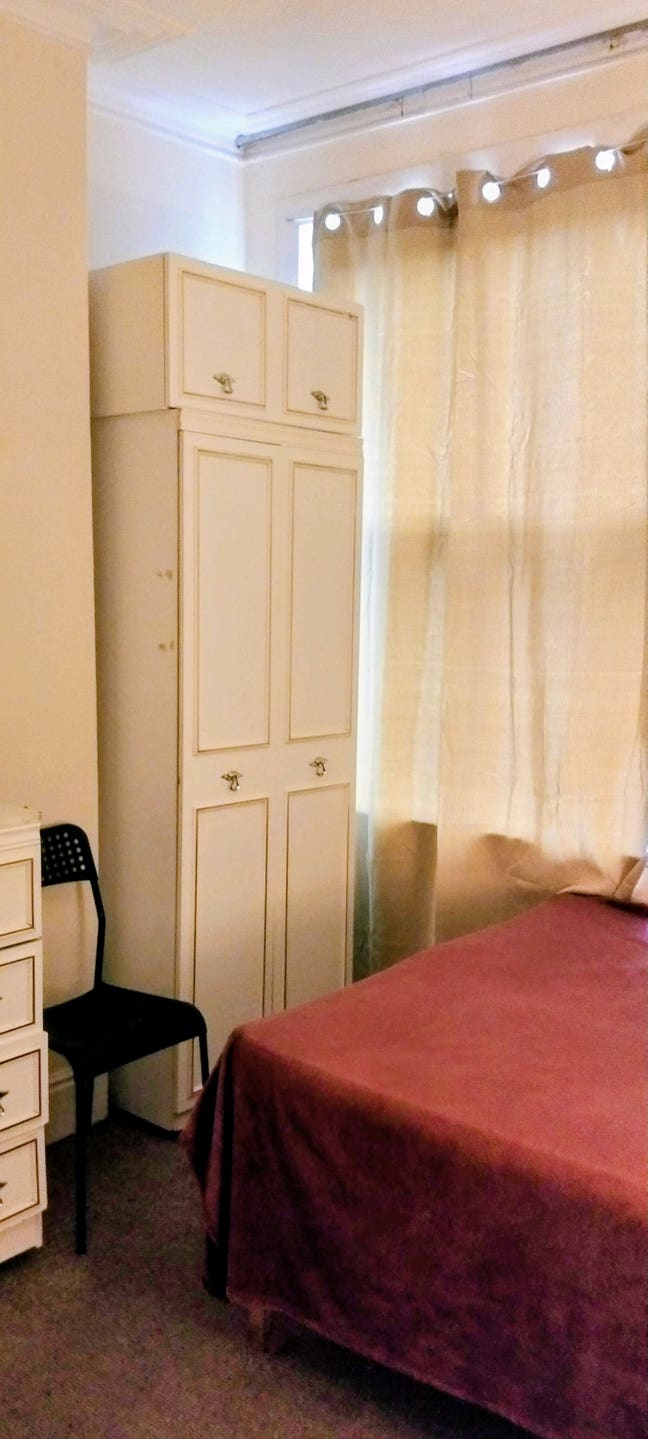 Double room in quiet house N22 Main Photo