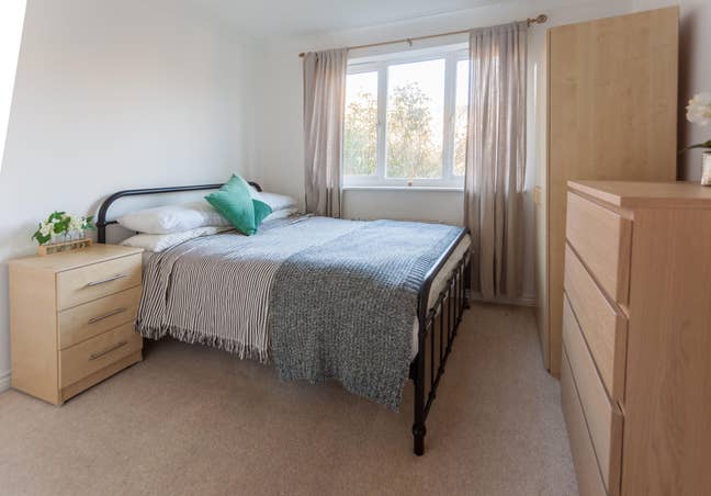 Cosy Double Room -7 mins to Hospital Main Photo