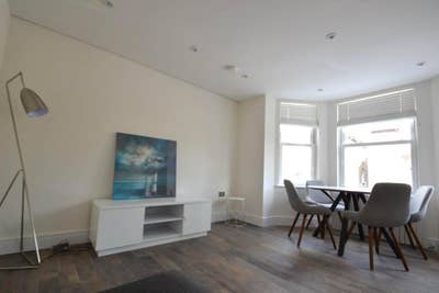 Modern 1 Bedroom - Brilliant Location Main Photo
