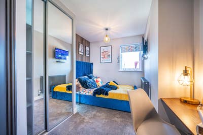 Incredible Ensuite Room SN1 Main Photo