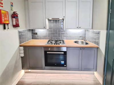 1 Bedroom Studio Flat To Rent Main Photo