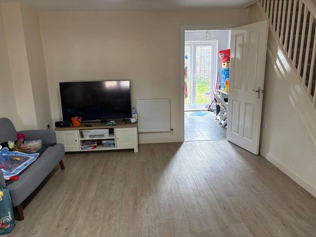Beautiful 2 rooms in a 3broom flat, in a nice area Main Photo