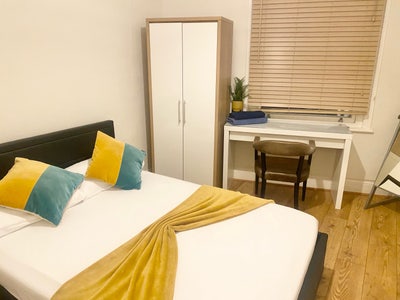 1 Bedroom Flat &pound;1250 all bills included avail June Main Photo