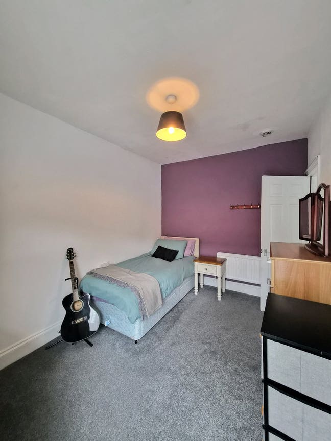  Furnished room for rent Main Photo