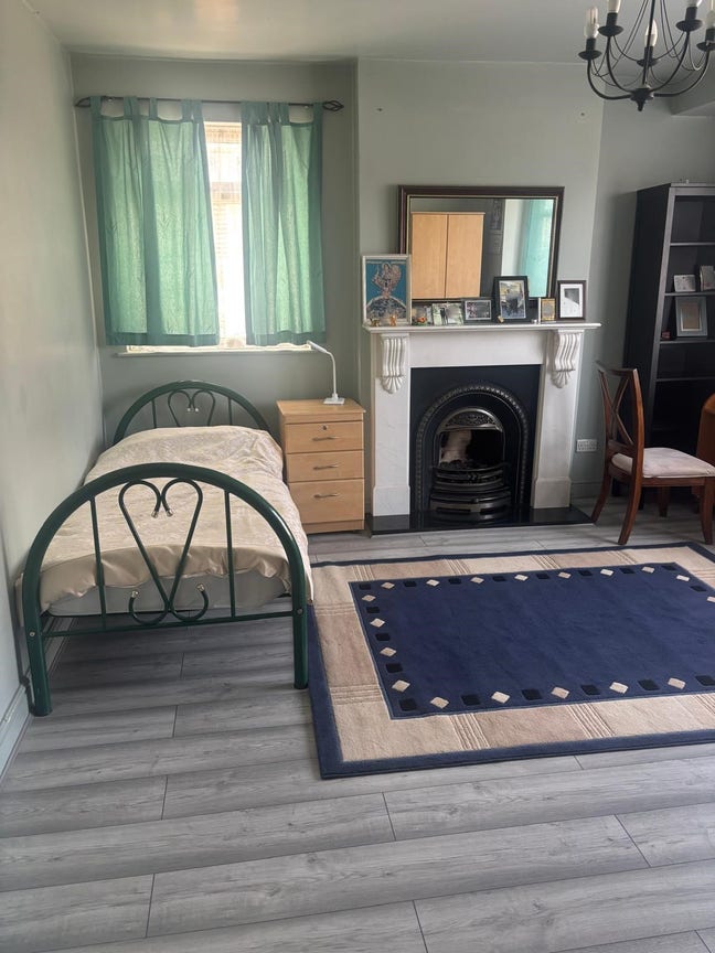 Large Double Room with Ensuite Bathroom Main Photo