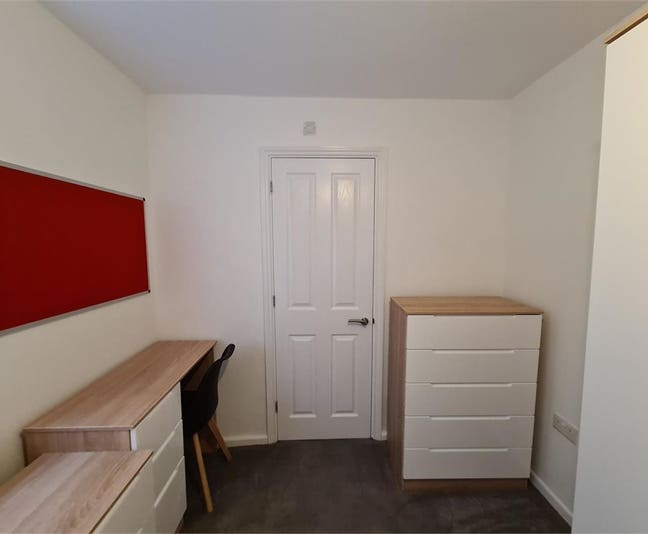 Cambridge Student En-suite Room 13 July-13 August Main Photo