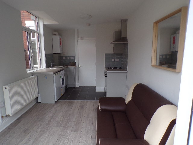 *** 1 Bed Flat** Self Contained - Not Shared *** Main Photo
