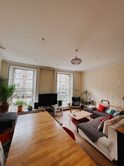 STILL OPEN - Double Bedroom in Hyde Park Main Photo