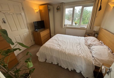 Fully Furnished Ensuite Double Bedroom TV  Main Photo
