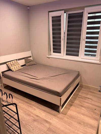 Double bedroom, parking &pound;750 PCM (bills included) Main Photo