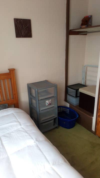 Single bed room working person Main Photo