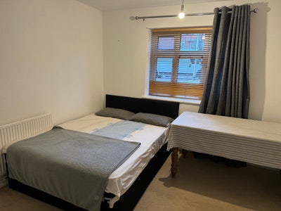 Free Room for a Female Student who focus  study Main Photo