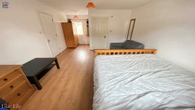 5 min walk to Uni Ensuite double Ashenden rd Main Photo