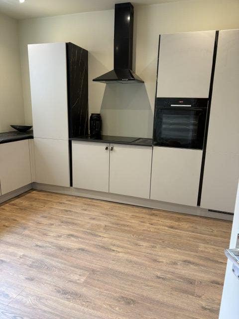 Newly Refurbished Victorian 5-bed house Main Photo