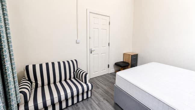 Free Rent - Dss/Uc - Private Double Room  Main Photo