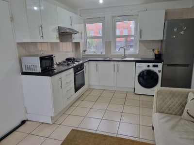 2bedromms,separate kitchen dining room, separate r Main Photo