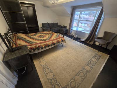 Double Room in large house Main Photo