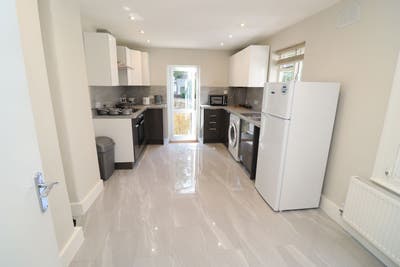 Female Preferred  - 3 Rooms Available ~ Hackney E9 Main Photo