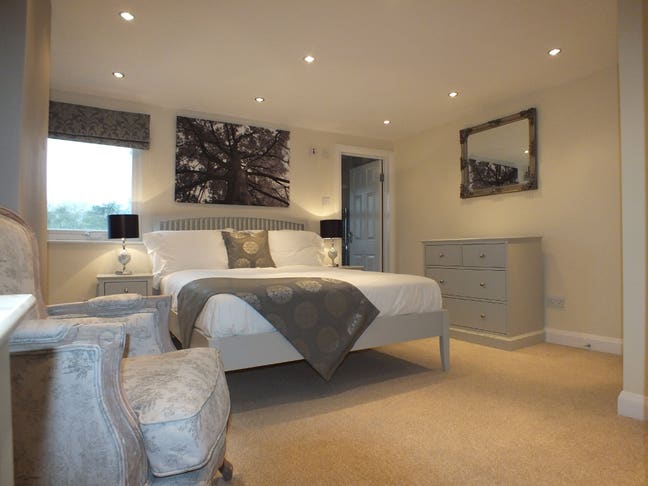 🔑 Close to RBH! Huge Ensuite Bedroom Main Photo