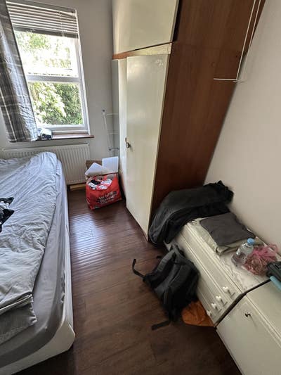 A small room is available to rent in a house share Main Photo