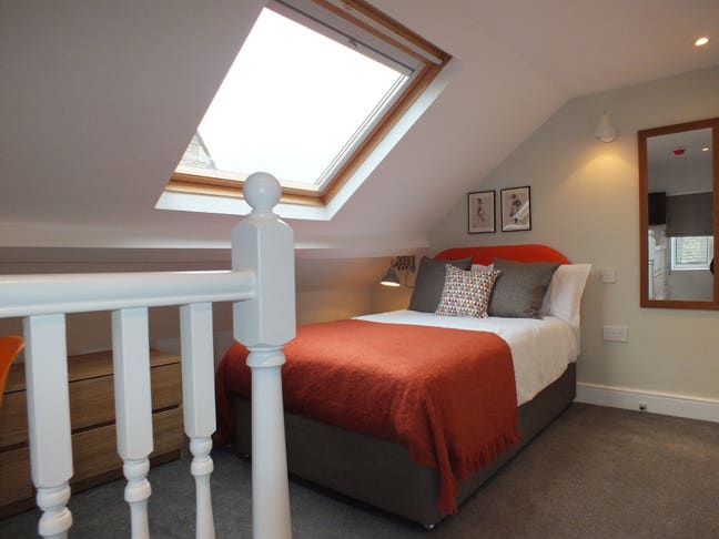 Elegant House - Near Reading Station & RBH Main Photo