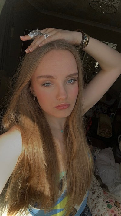 Professional Female seeks a single or double room Main Photo