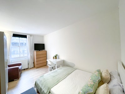 3 doubles rooms available in Earl's court Main Photo