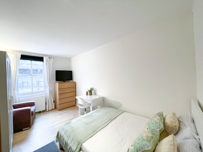3 doubles rooms available in Earl's court Main Photo