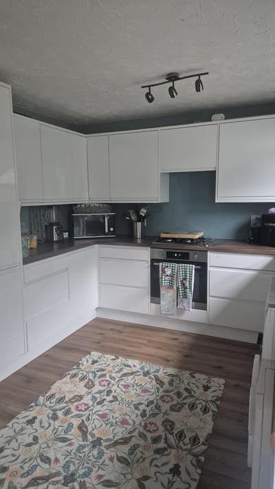 Double room with en suite in lovely quiet area  Main Photo