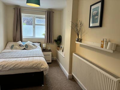 Hurry! Double room & ensuite recently refurbed Main Photo