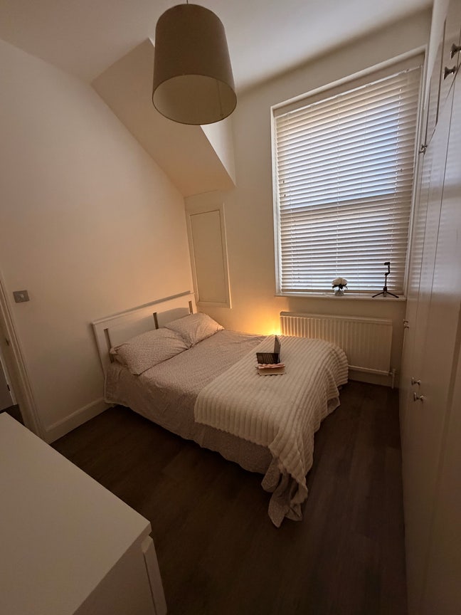 Flat avalible or / room Main Photo