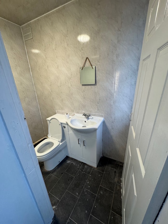 En-suite room available  Main Photo