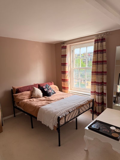 Large, bright double bedroom - near Vauxhall sta  Main Photo