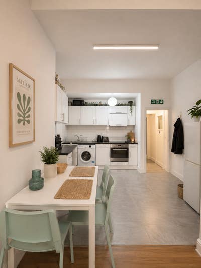 5 bedroom flat in amazing location Main Photo