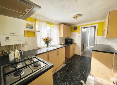 4 Bed House | Close to Solent | SO14 City Centre Main Photo