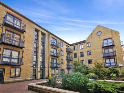 🏡 Double Room with Private Balcony- E14  Main Photo