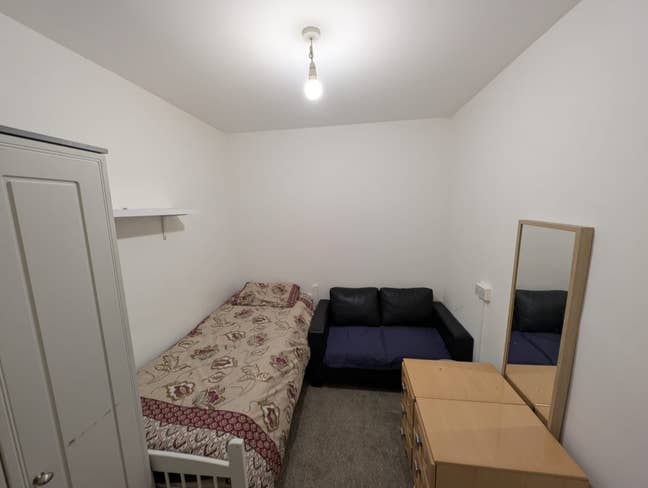 Double room to let - Southall UB1 1PQ Main Photo