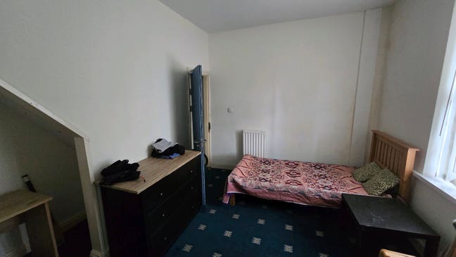 Spacious HMO bedroom  Main Photo